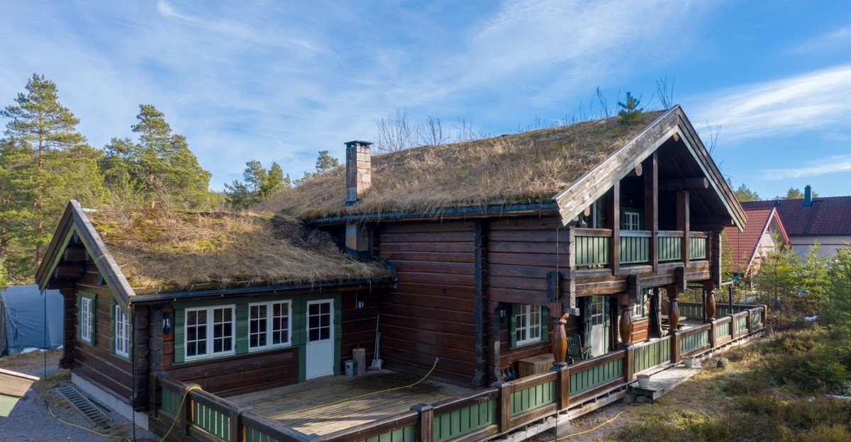 Det er umiddelbar nærhet til naturskjønne friluftsområder i skog og mark, som byr på gode turmuligheter hele året. Galleribilde