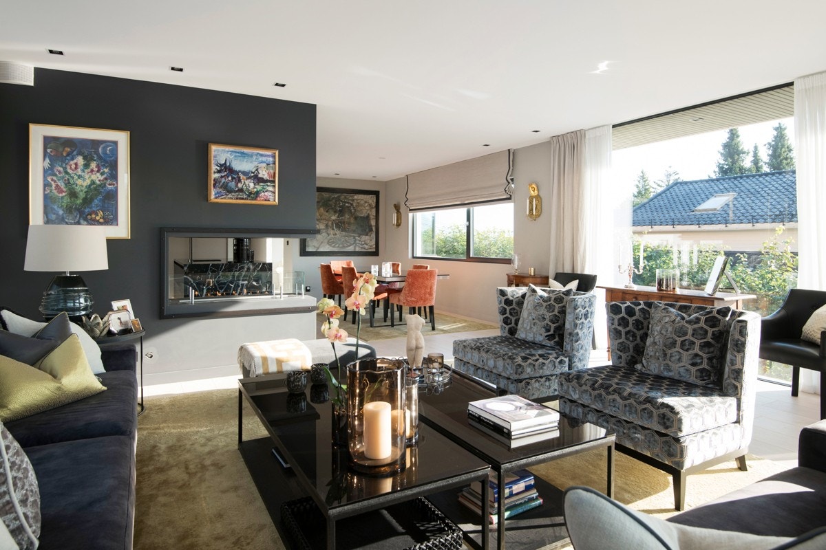 Store vindusflater sørger for godt med naturlig lysinnslipp. Galleribilde