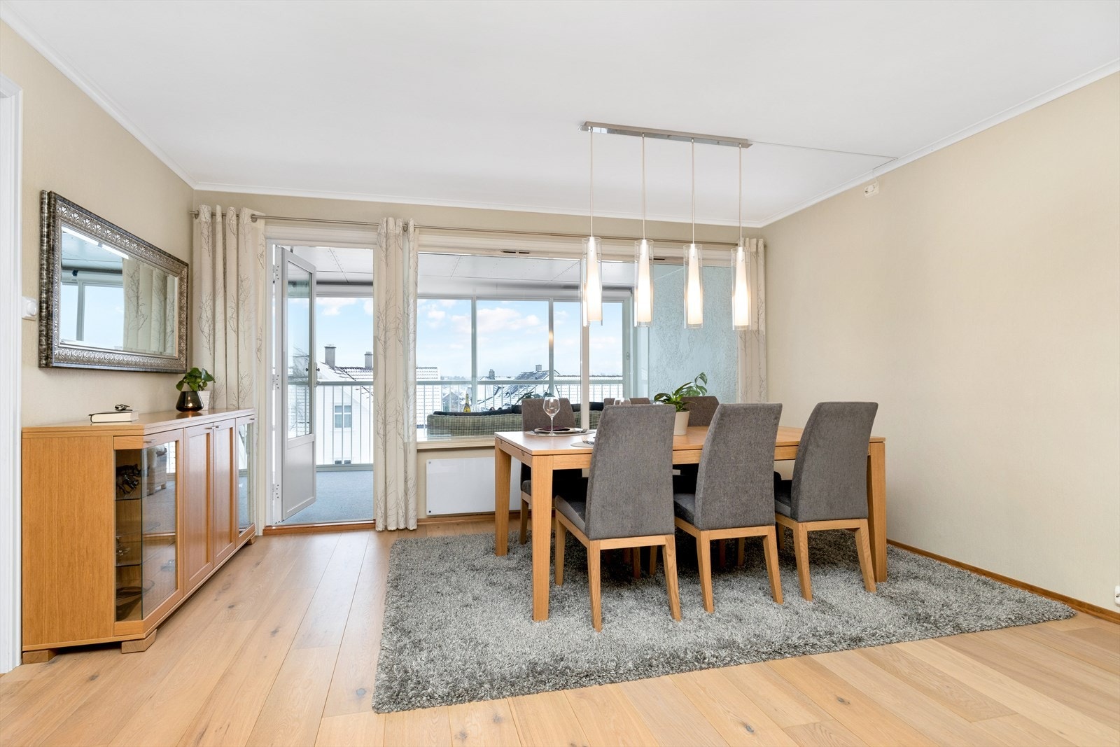 Leiligheten er betydelig oppusset mellom2015 og 2019 Galleribilde