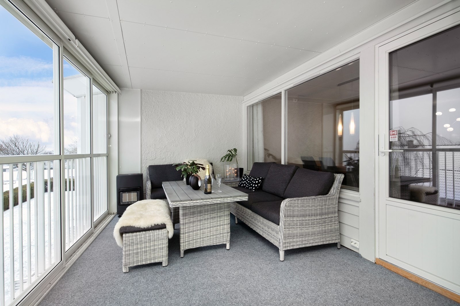 Den innglasset balkongen kan bli brukt som en forlengelse av stuen Galleribilde