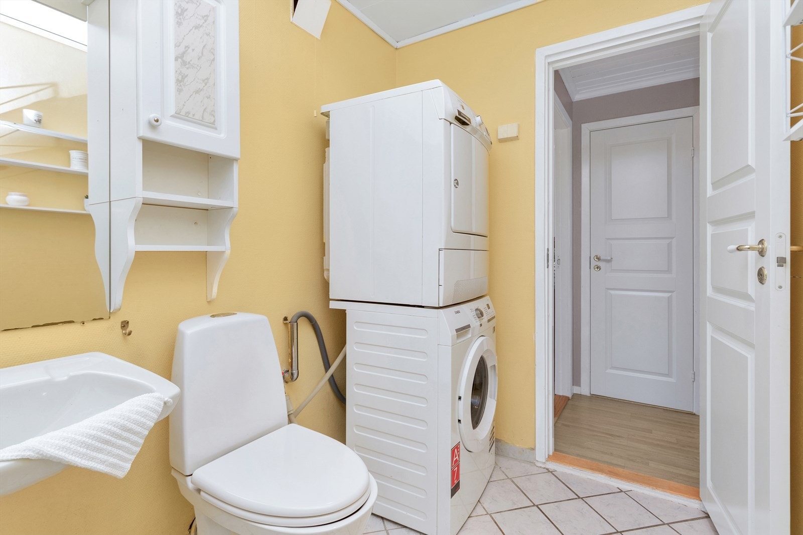 Bad - flislagt gulv med varmekabler Galleribilde