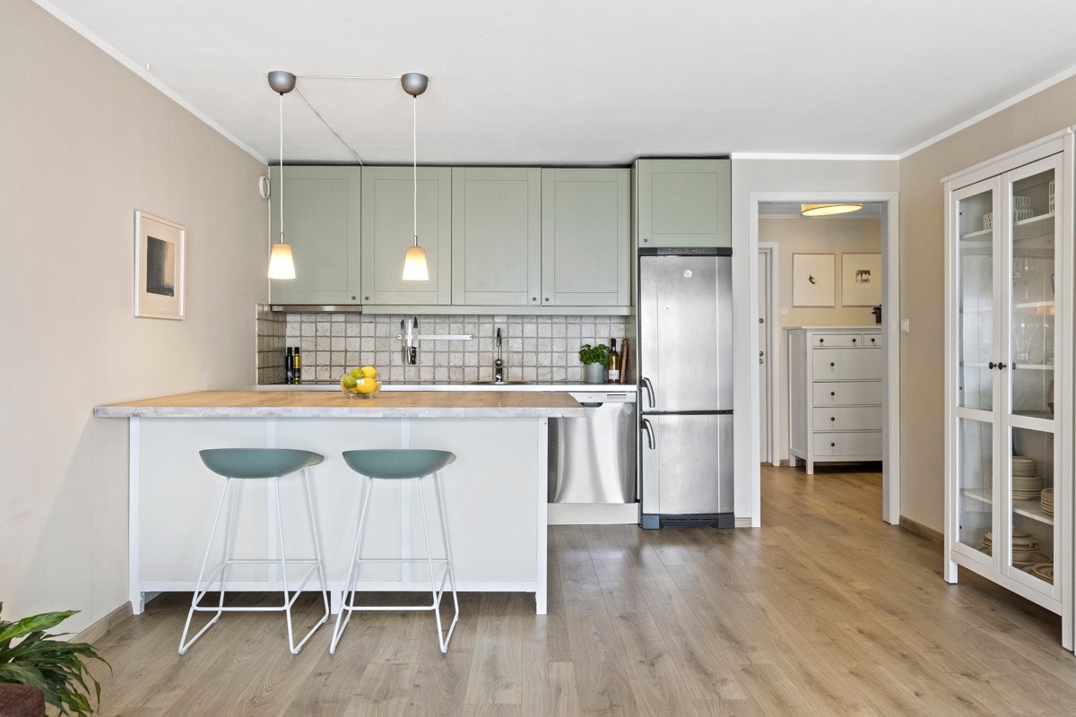 Hvitevarer på kjøkkenet medfølger, med unntak av mikrobølgeovn. Galleribilde