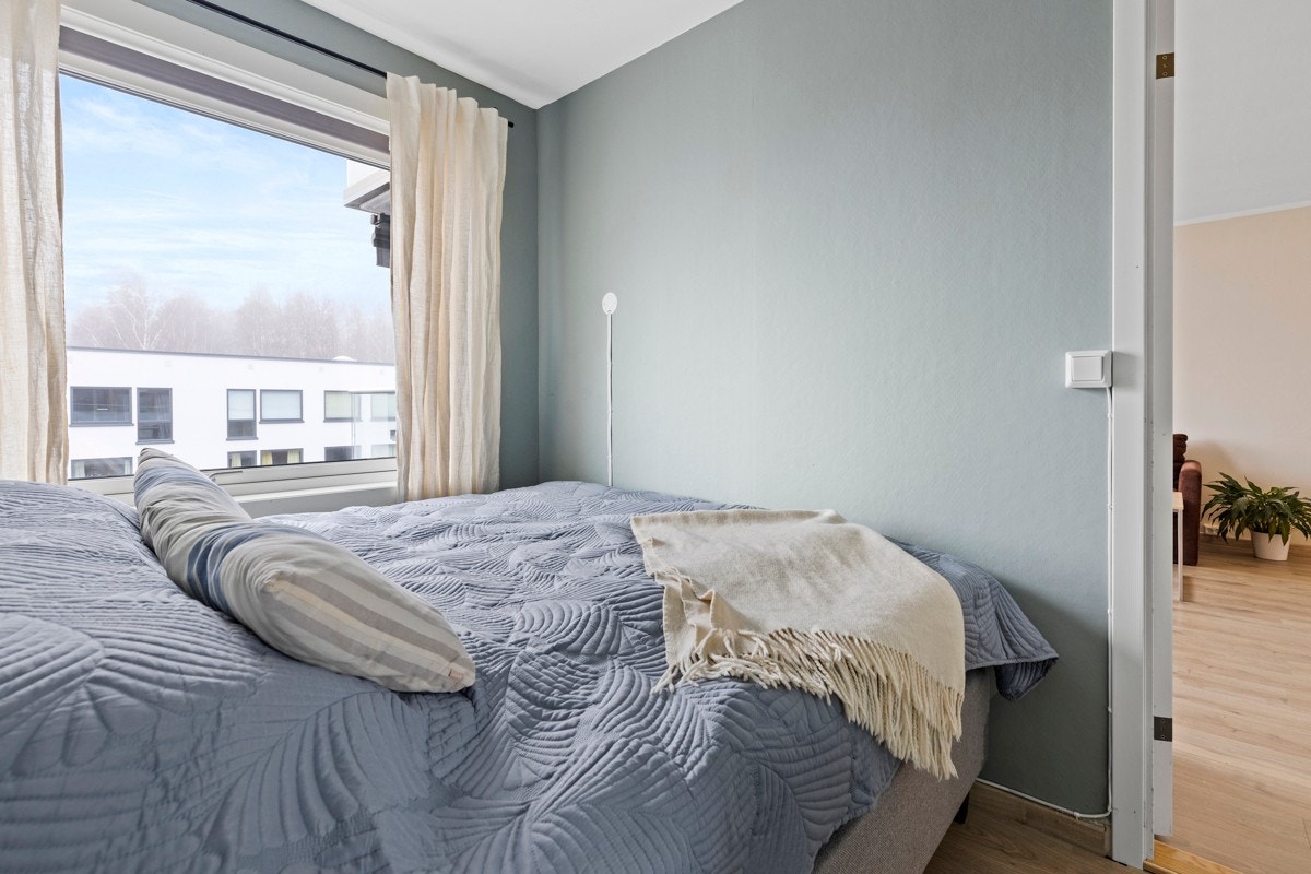 Soverom 1. Leiligheten er i dag innredet med to soverom, men det var tidligere bare ett soverom. Galleribilde