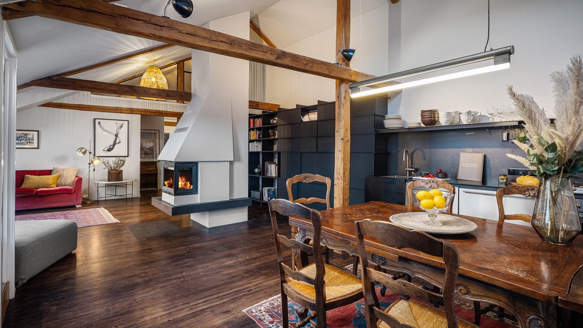 Med arktiketen Bodil Reinhardsens signatur på interiøret, har man gjennomtenkte løsninger og som er gjennomført til fingerspissene Galleribilde