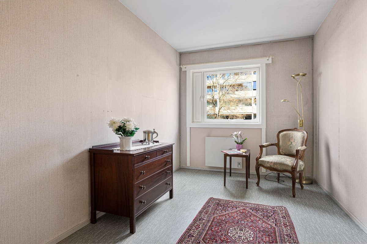 Vinduene ble skiftet i 2007 og på soverommene er det i tillegg praktiske lufteluker. Galleribilde