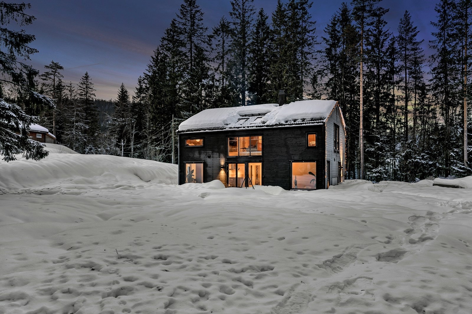 Eiendommen er i flotte Maridalen, like ved Sørbråten som er et hyggelig lokalsamfunn på nordsiden av Maridalsvannet. Galleribilde