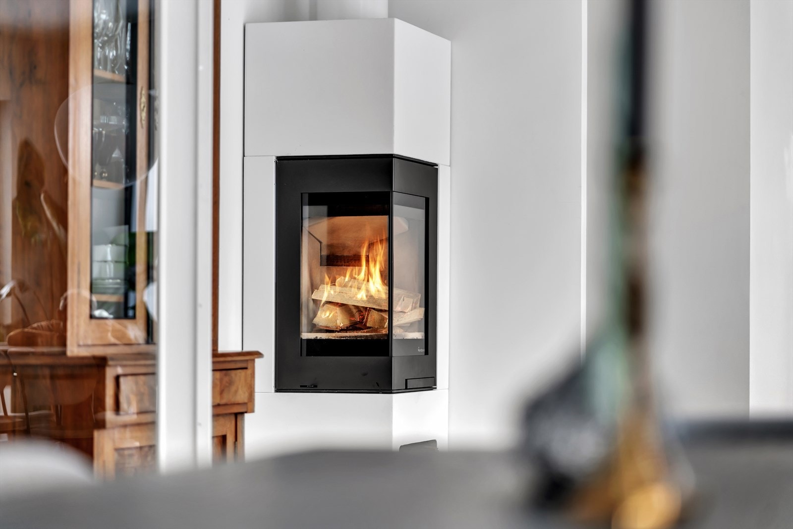 Den moderne vedovnen sørger for effektiv varme og ekstra kos de kjølige dagene. Galleribilde