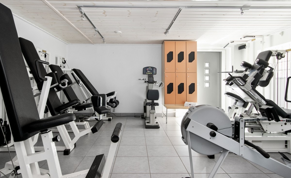 Det er plass til ca 30 stasjoner i treningsrommet. Galleribilde