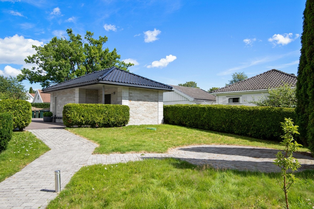 Det er også parkering i frittstående garasje. Galleribilde