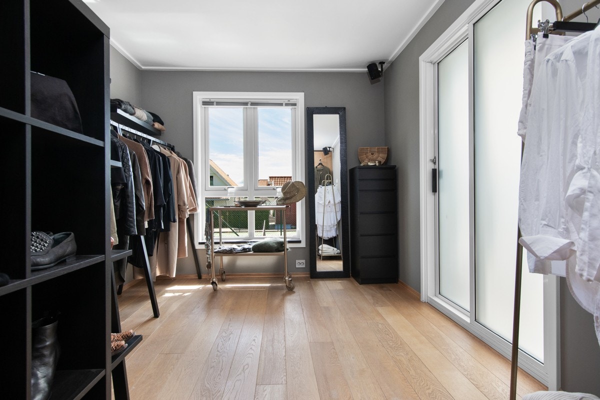 Stort walk in med utgang til terrassen. Galleribilde