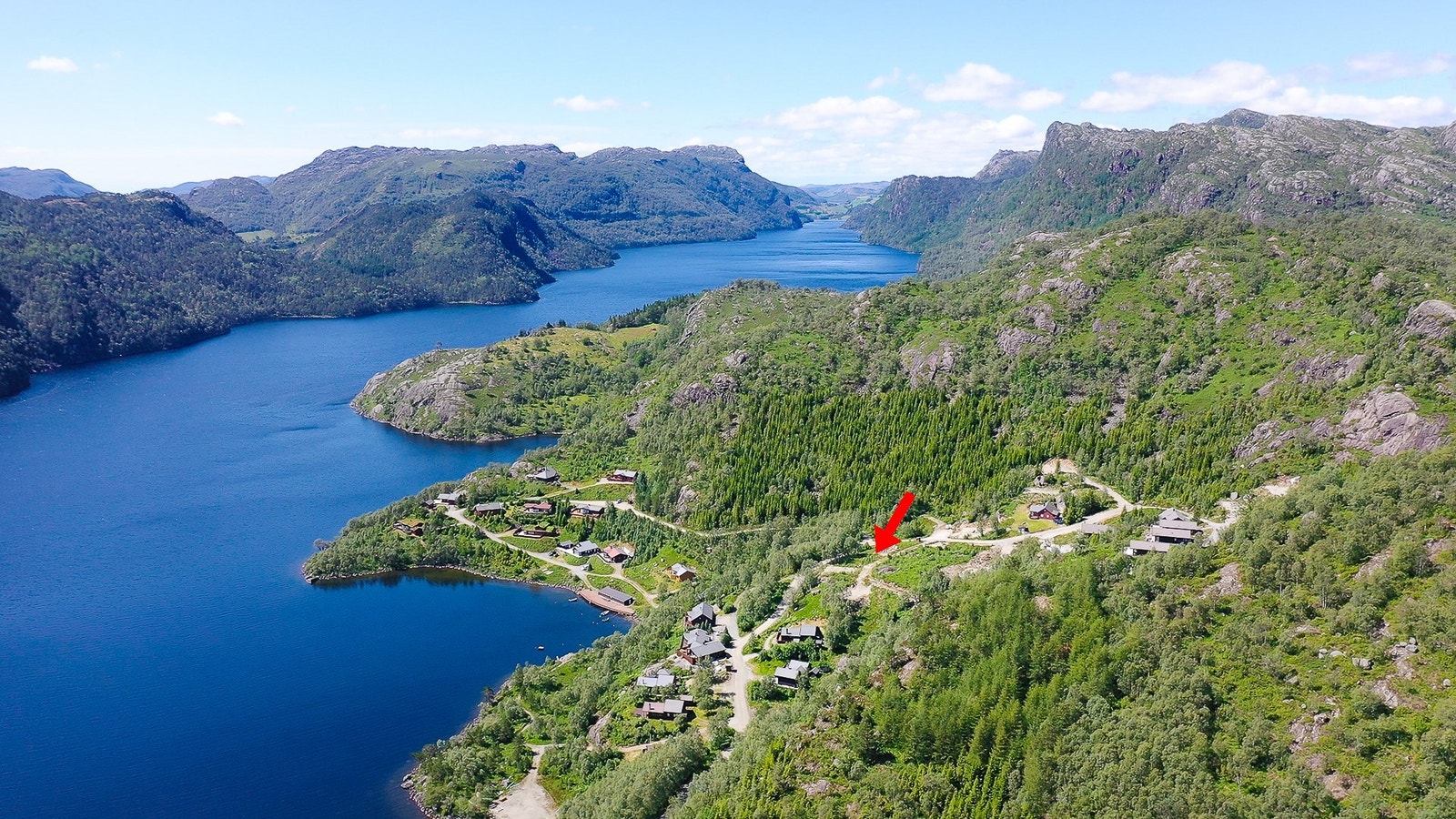 Flott utsiktstomt godt skjermet for vind. Galleribilde
