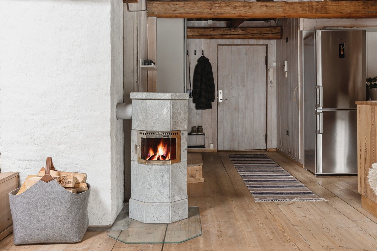 Velfungerende peisovn som sørger for god varme i vinterhalvåret. Galleribilde