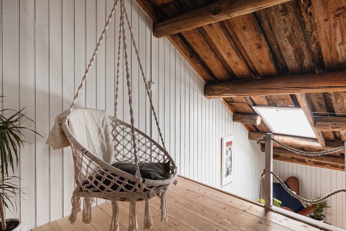 Fattighuset har sin oppdrinelse fra 1721, da kongen gav tomten til en arbeidsstiftelse som skulle gi fattige barn og kvinner bosted og arbeidsfortjeneste ved eget arbeid. Galleribilde