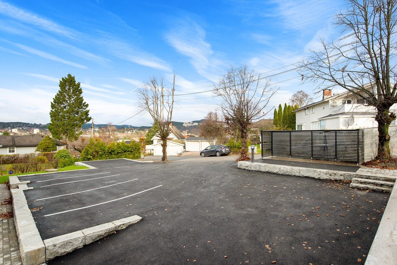 Gjesteplasser på biloppstillingsplass. Galleribilde