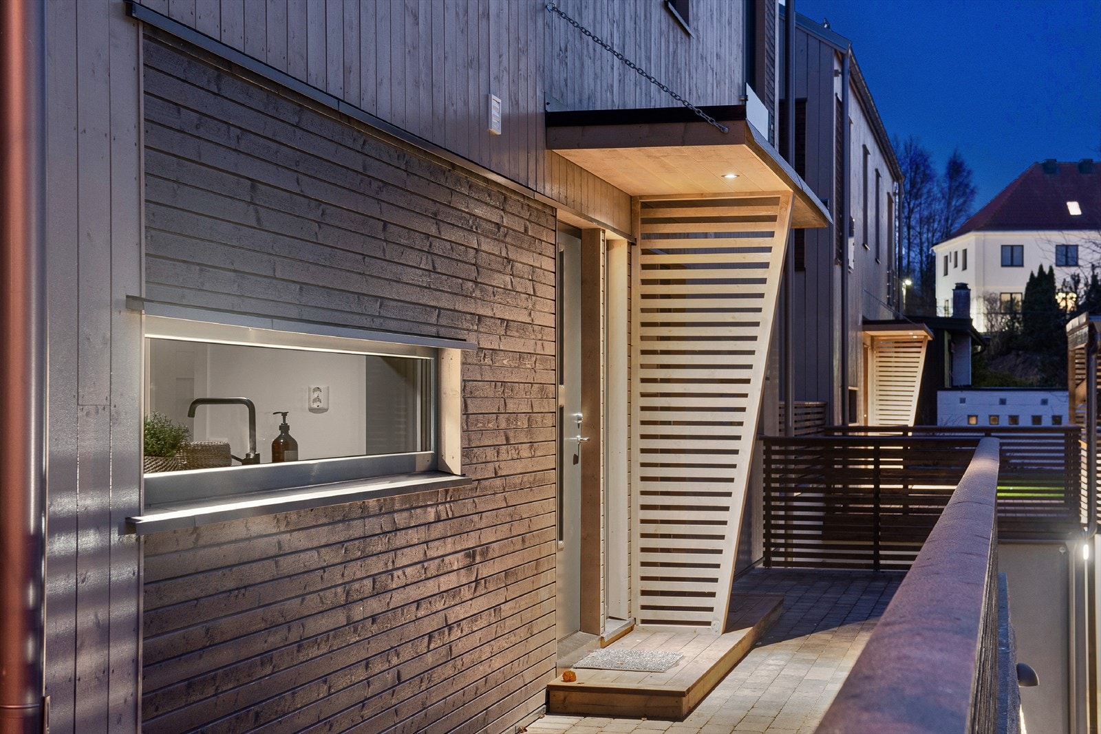 Fasadebilde. Velkommen til Furuset Allé 37. Galleribilde