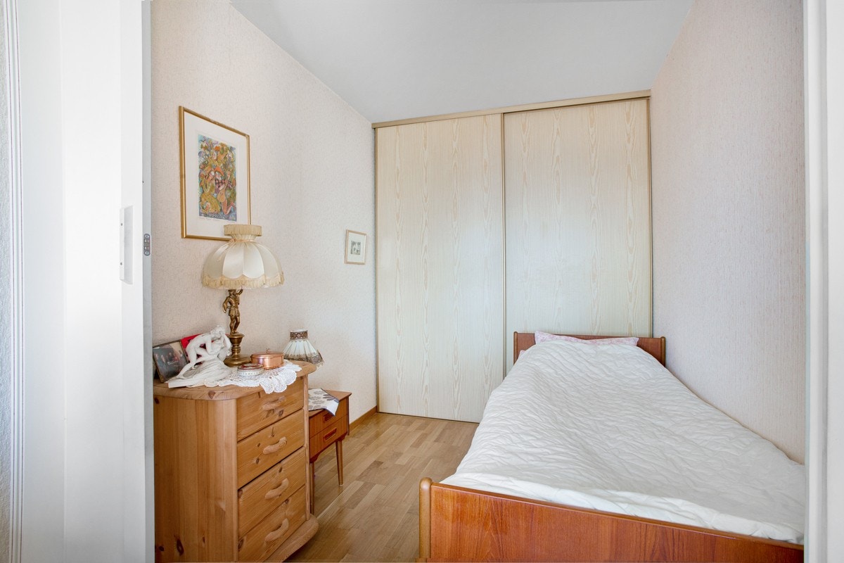 Soverom med garderobeløsning. Galleribilde