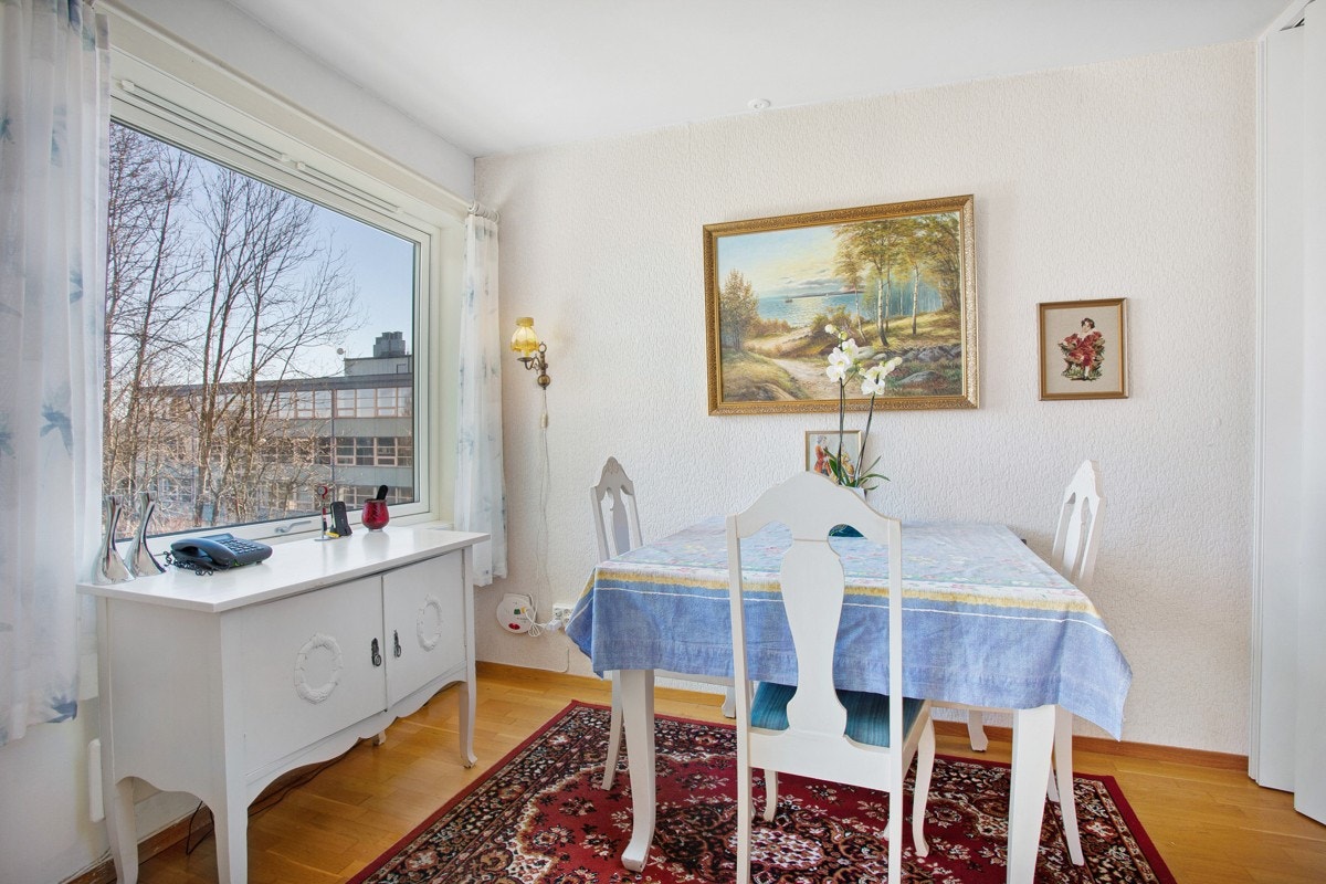 Rommet kan enkelt innredes som hjemmekontor. Galleribilde