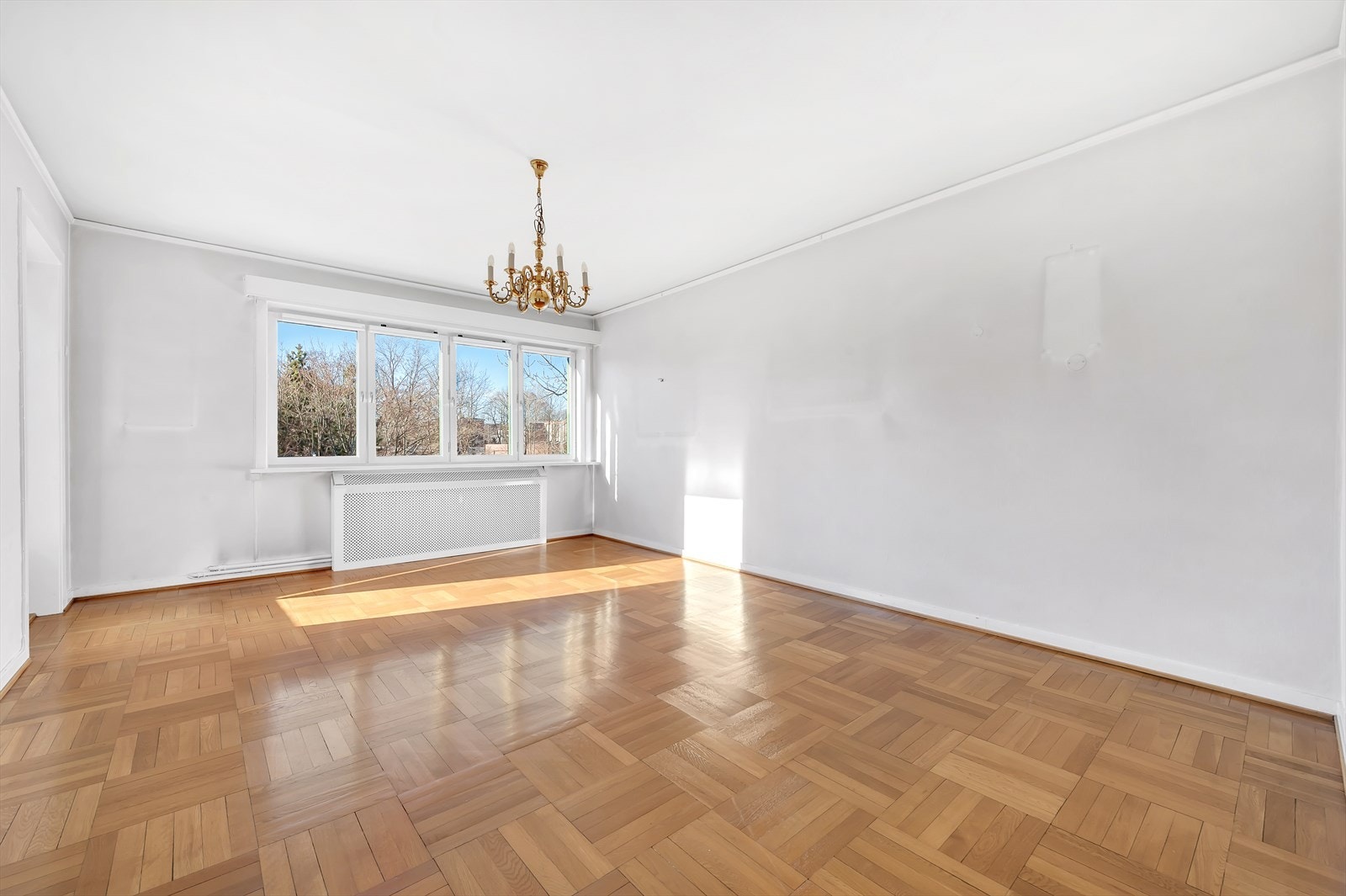 Legg merke til utsikten. Mulighet for å flytte kjøkkenet ut hit Galleribilde