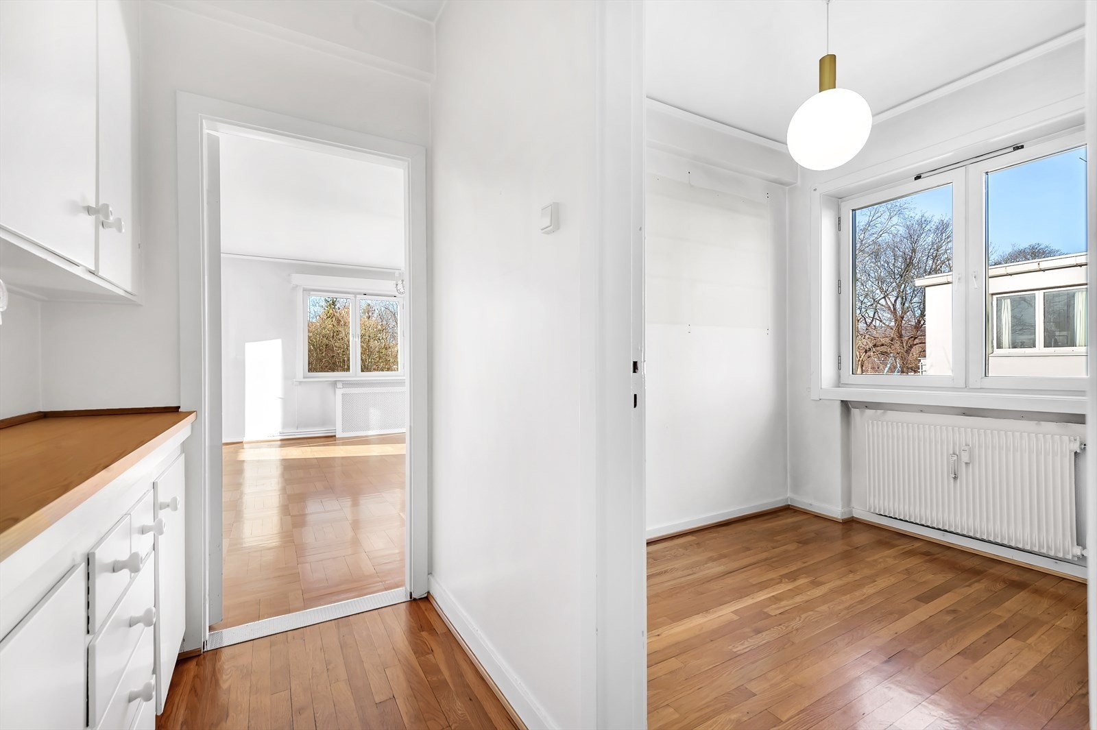 Gjennomgående lys fra tre sider Galleribilde