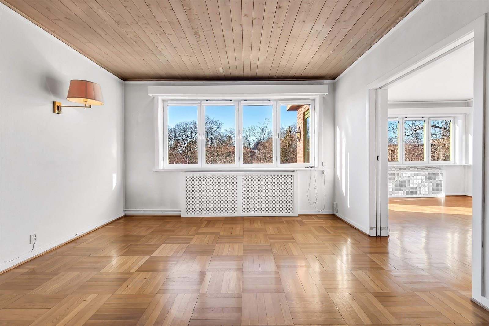 Flott utsyn fra fantastisk vindusrekke Galleribilde