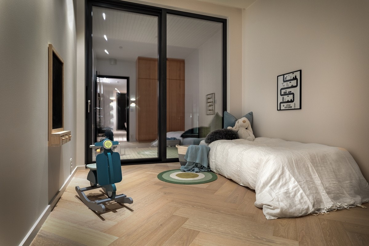 Soverom med utgang til terrasse Galleribilde