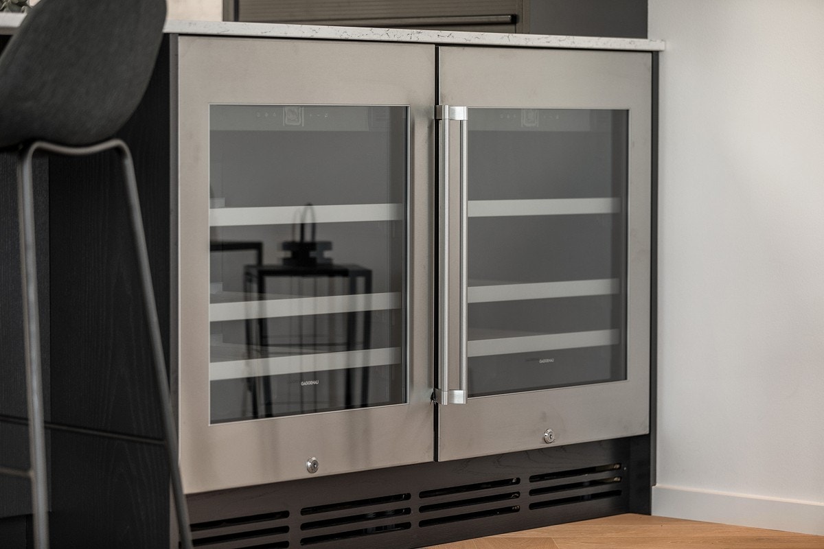 Dobbelt vinskap i kjøkkeninnredningen Galleribilde