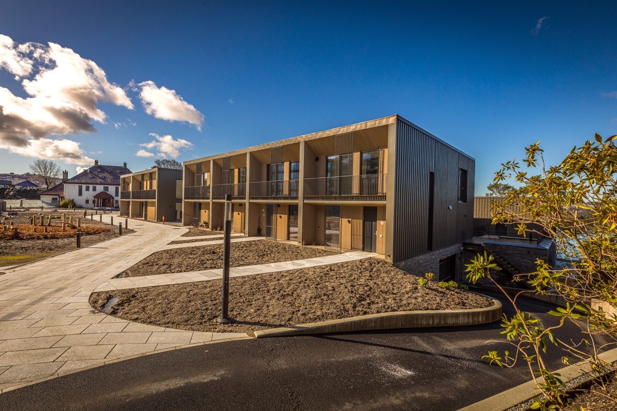 Huset ligger på hjørnet i rekken Galleribilde