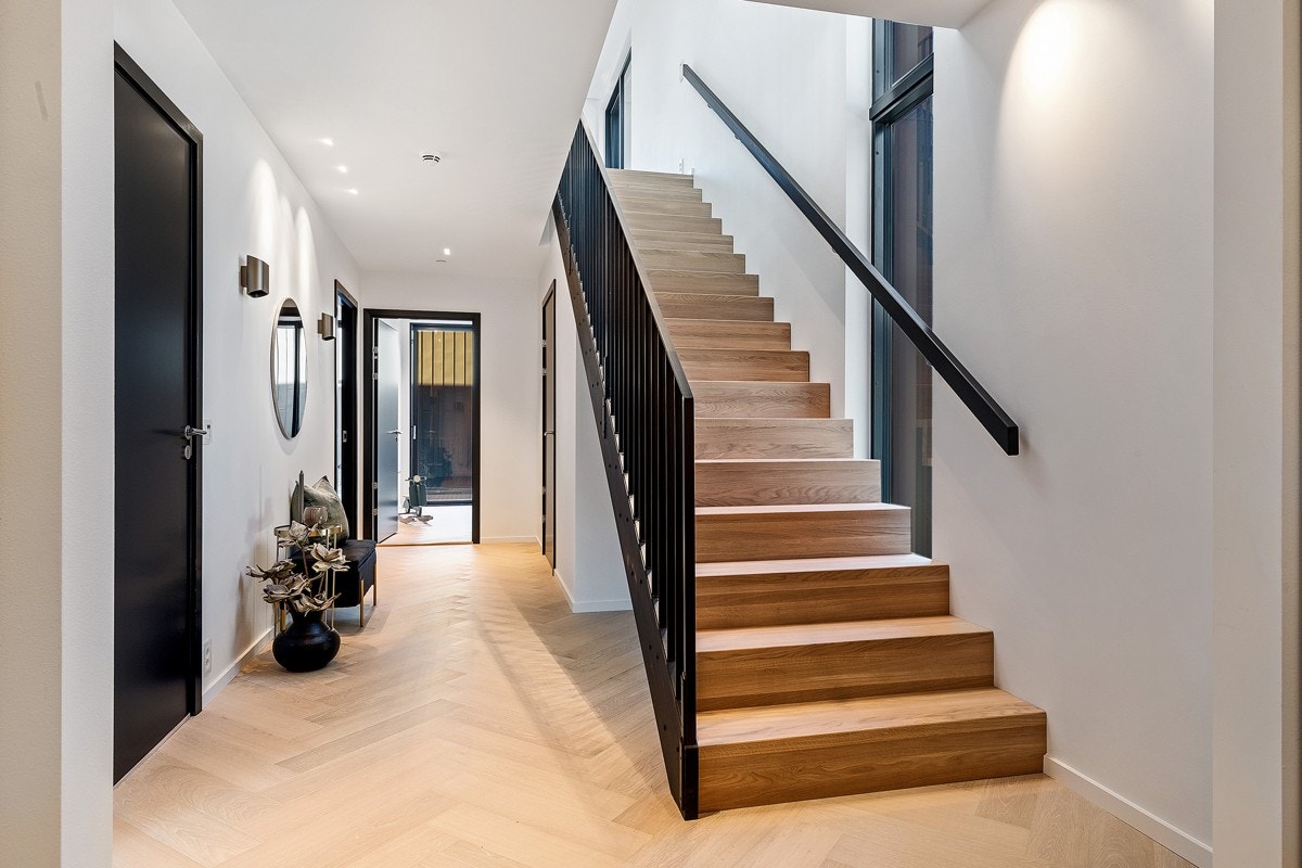 Trapp fra 1. til 2. etasje Galleribilde