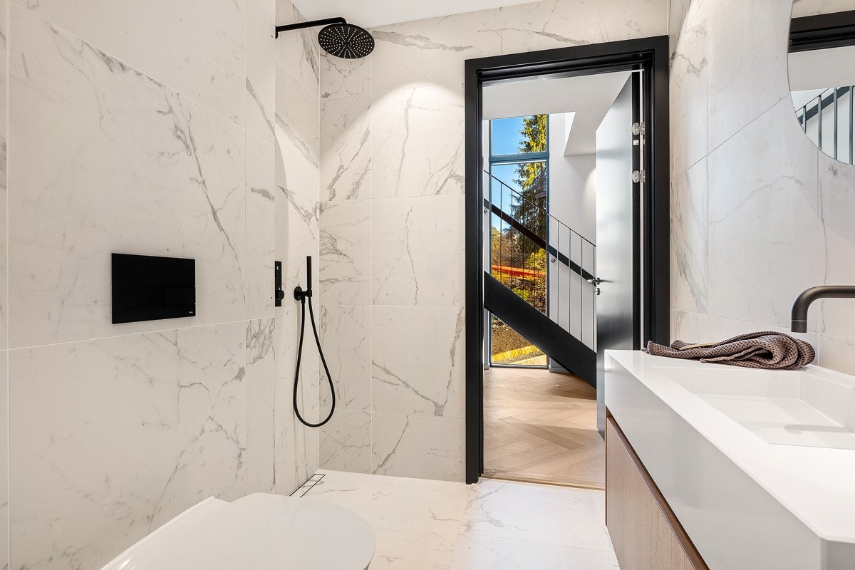 Baderom nr. 2 er også utstyrt med dusj Galleribilde