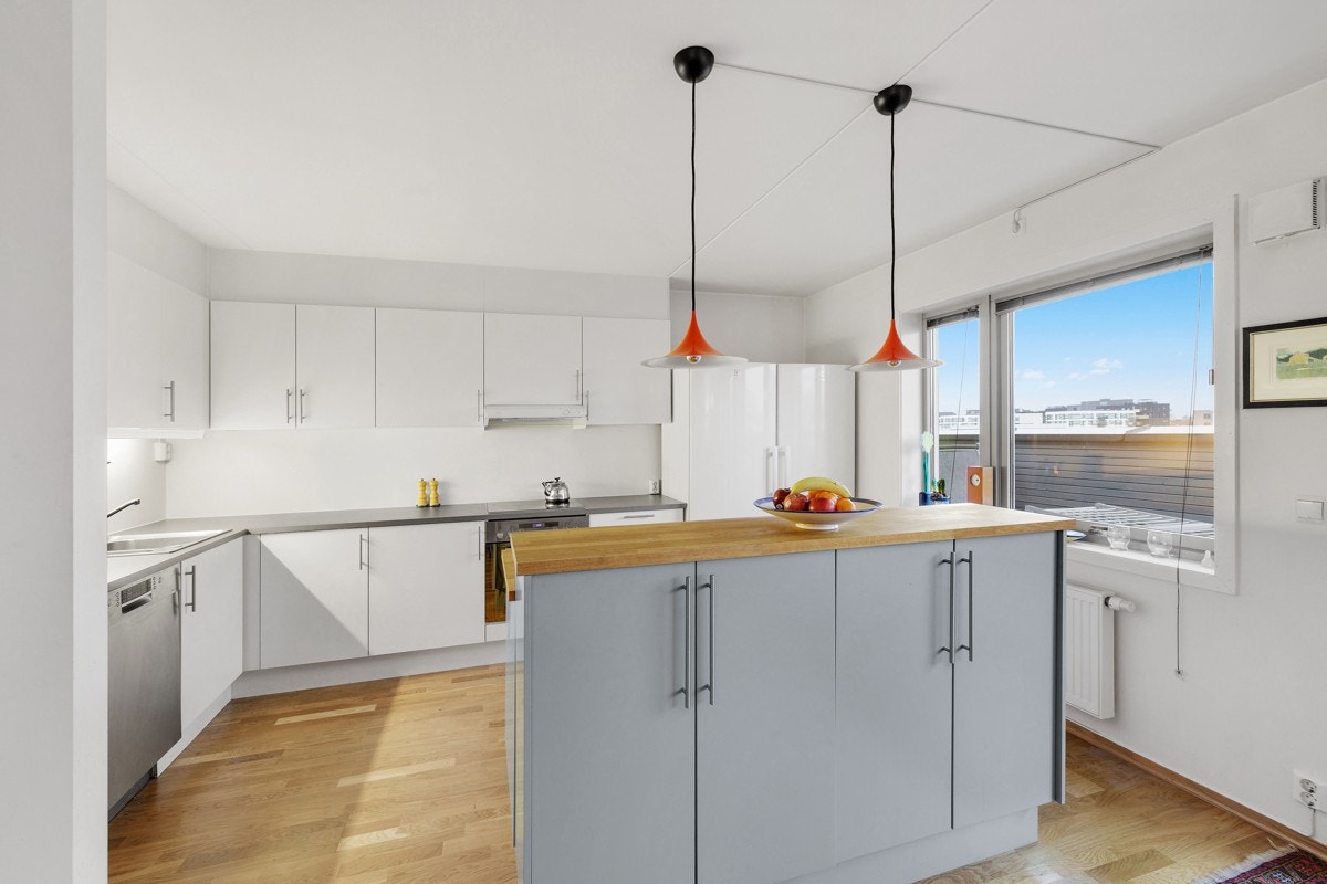 Praktisk kjøkkenøy fra 2013 Galleribilde