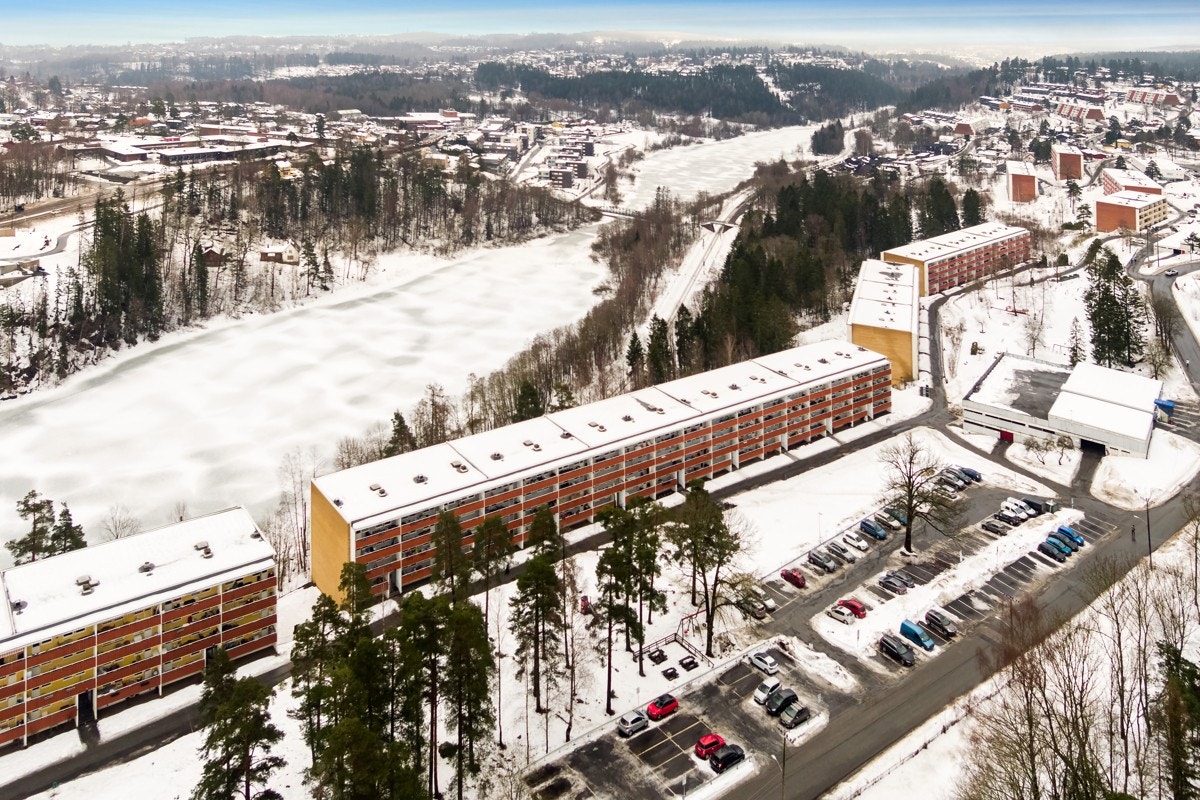 Området har skoler, barnehager, god offentlig kommunikasjon og et rikt utvalg av servicetilbud. Galleribilde