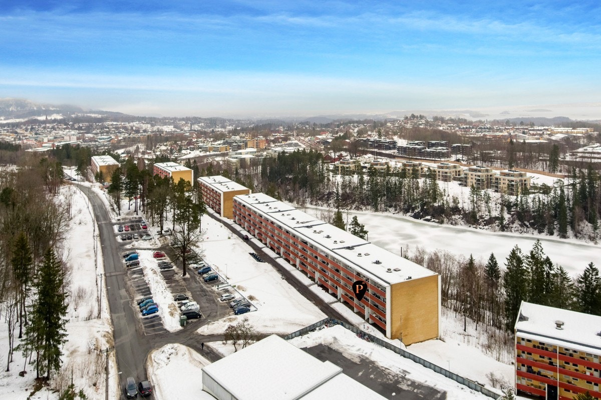 Eiendommen ligger i et attraktivt og barnevennlig boligområde på Borgen i Asker kommune. Galleribilde