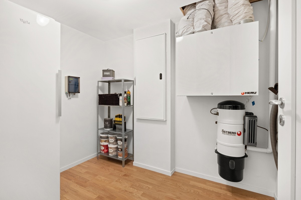 Bod/teknisk u.etasje (adkomst via. "walk-in" skyvedørsgarderobe). Galleribilde