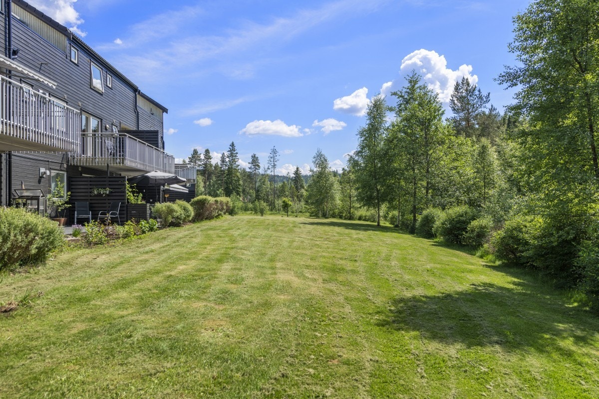 Lekeplassen for barna i nabolaget Galleribilde