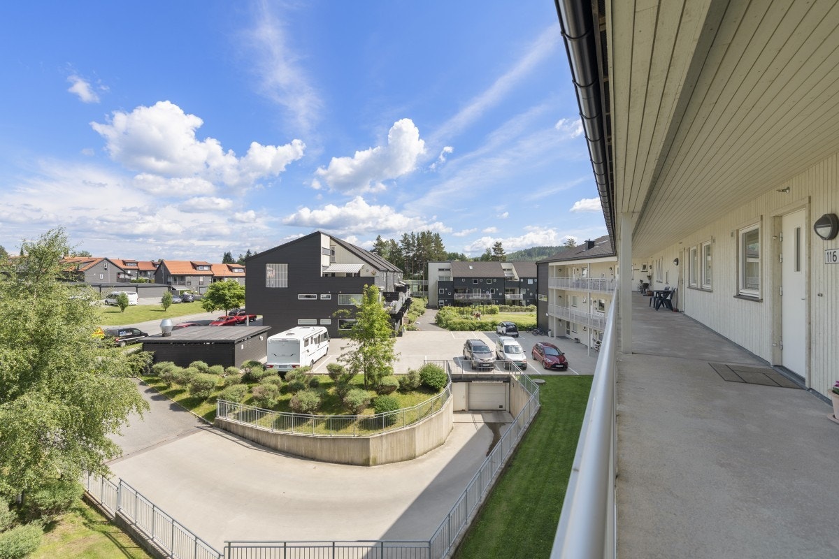 Utsikten ifra kaffeplassen i svalgangen Galleribilde