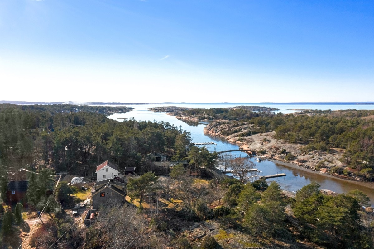 Idyllisk beliggenhet i sundet - Innenfor 100 meters beltet Galleribilde