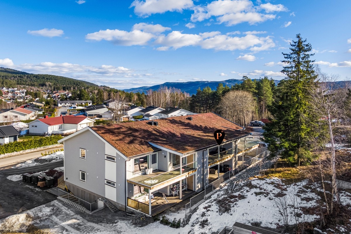 Leiligheten ligger i et rolig, attraktivt og barnevennlig boligområde i Krokstadelva i Drammen kommune. Galleribilde