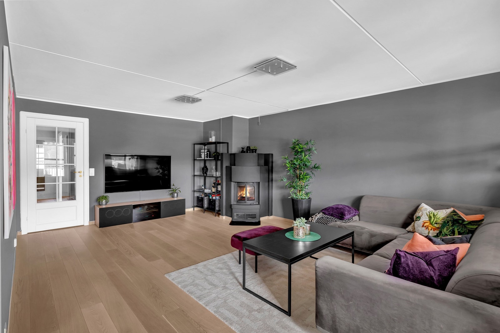 En lekker leilighet, oppusset i 2018 og med meget god planløsning. Galleribilde