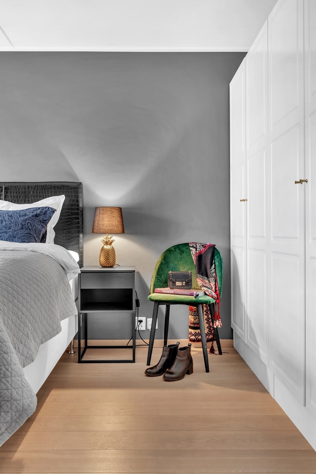 God garderobeløsning på soverommet. Galleribilde