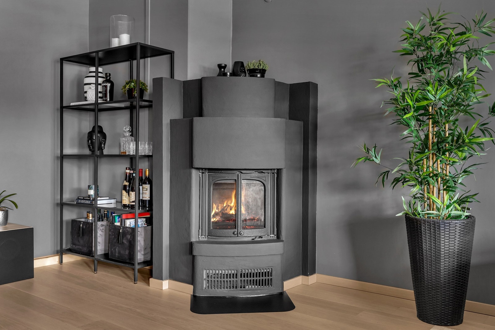 Stuen har en lekker peis. Galleribilde