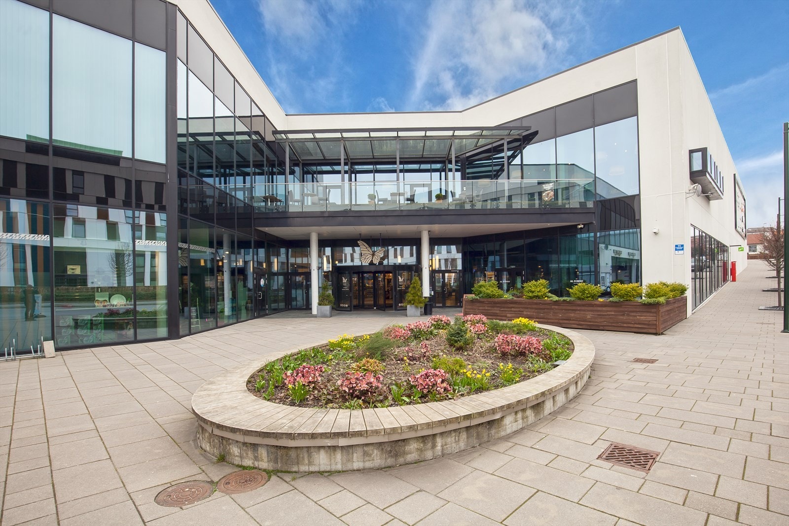 Tastasenteret som nærmeste nabo Galleribilde