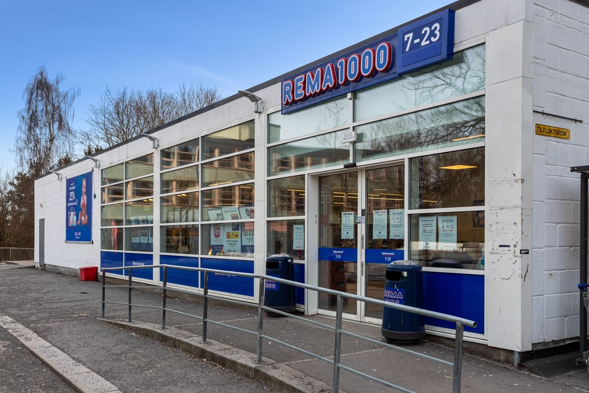 Dagligvarer kan handels på Rema 1000 Hovseter, rundt 200 meter fra leiligheten. Galleribilde