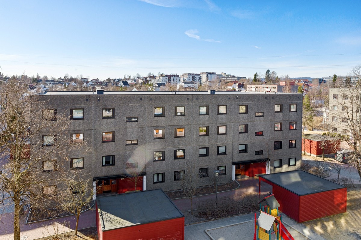 Borettslaget er bebygd med blokker rundt skjermede tun. Galleribilde