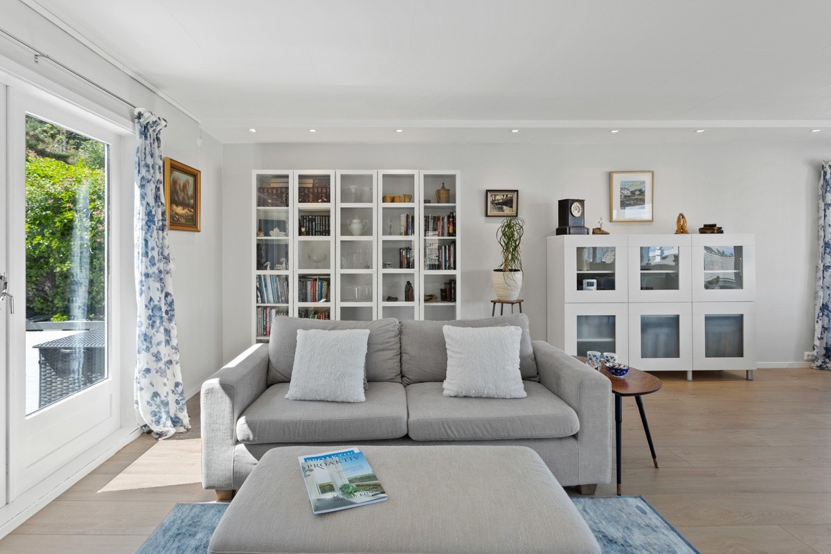 En delikat stue med god plass til hele familien. Galleribilde