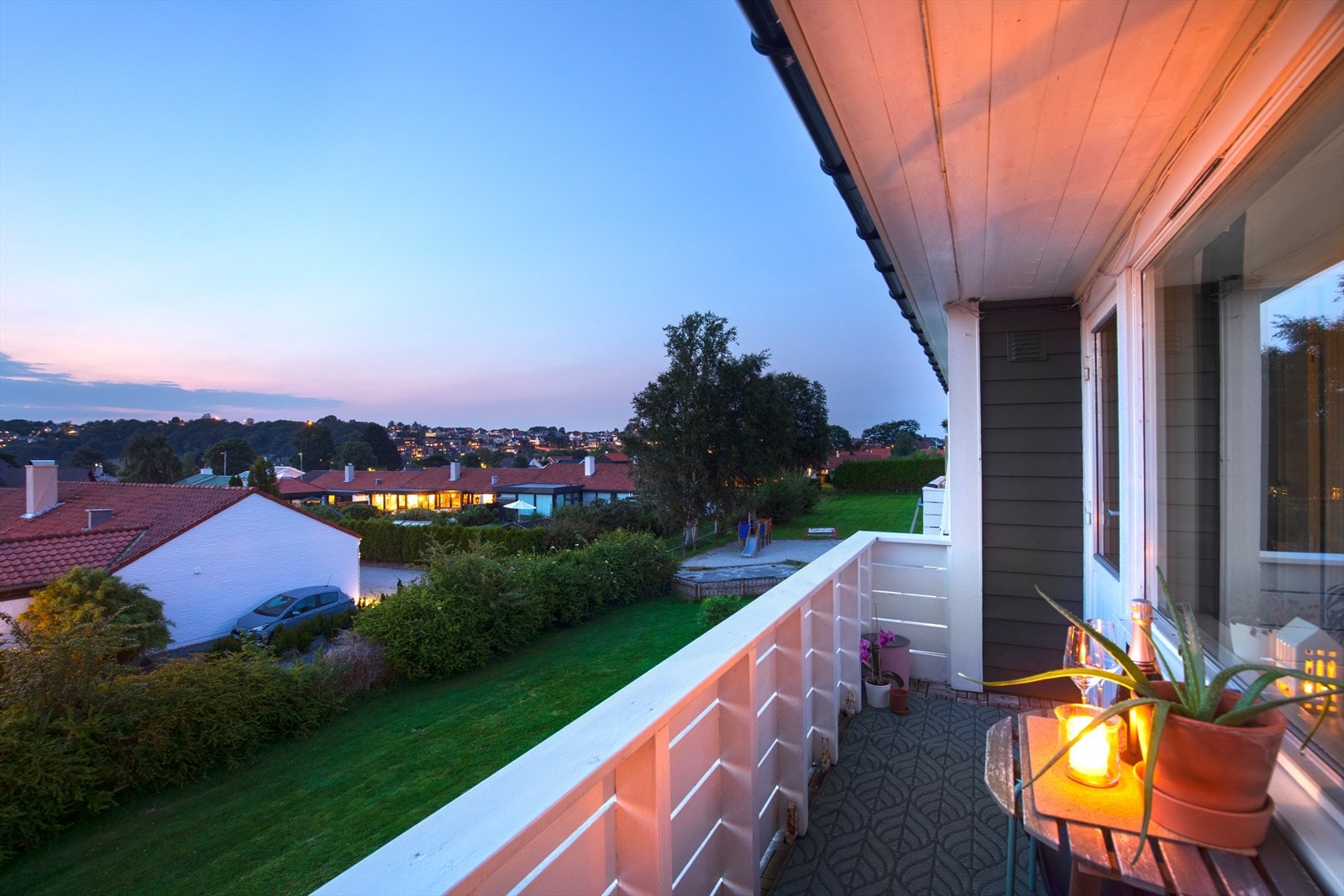 Fantastisk utsikt fra balkongen uten innsyn fra andre naboer Galleribilde