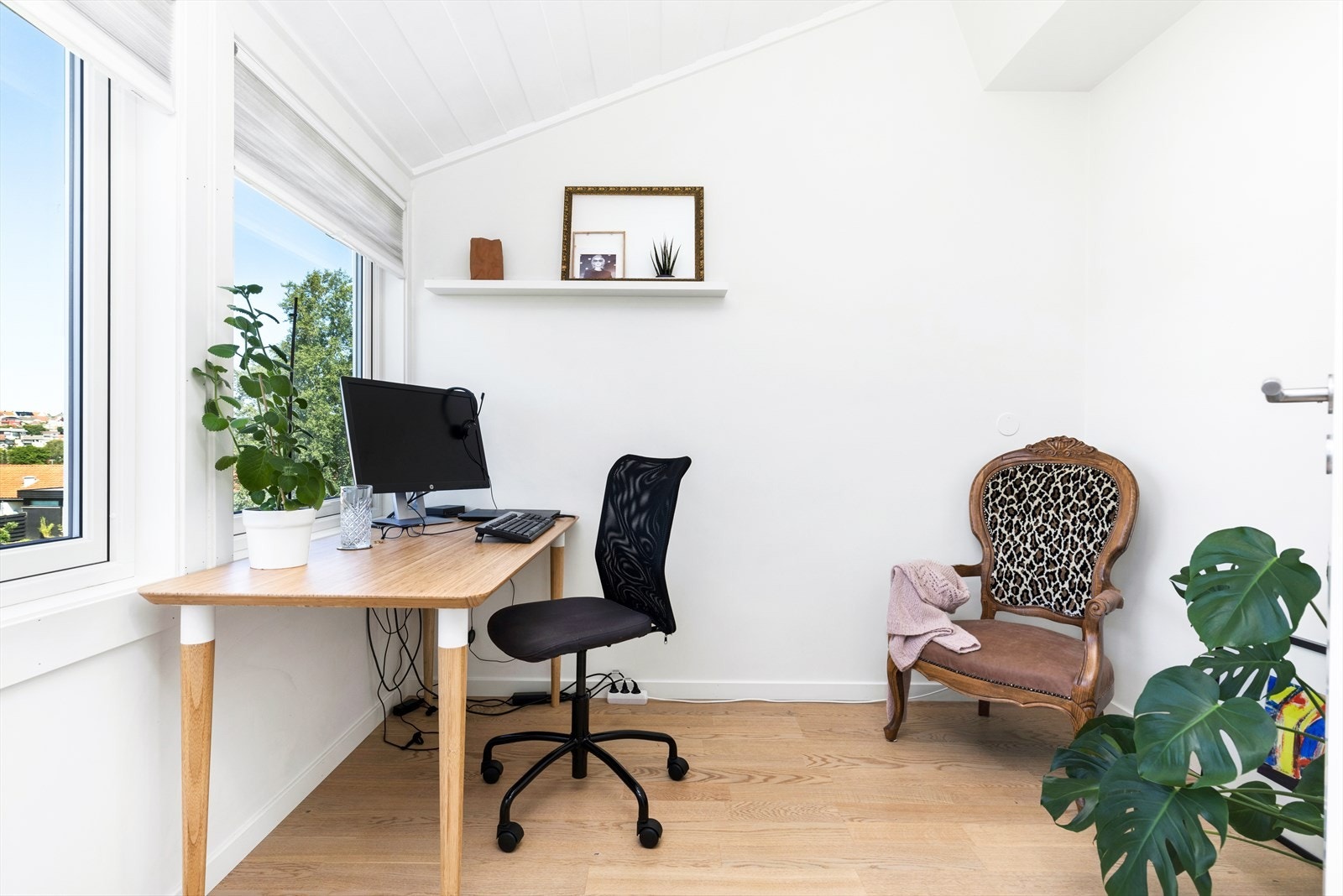 Soverom 2/kontor (ikke byggemeldt og godkjent) Galleribilde