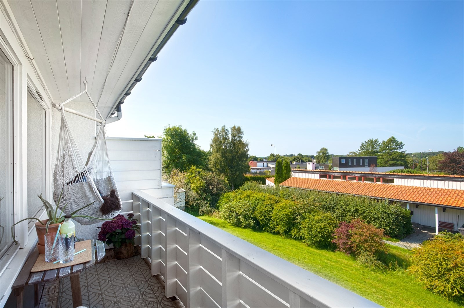 Solen får du på balkongen fra ca 16.00 og helt til den går ned Galleribilde