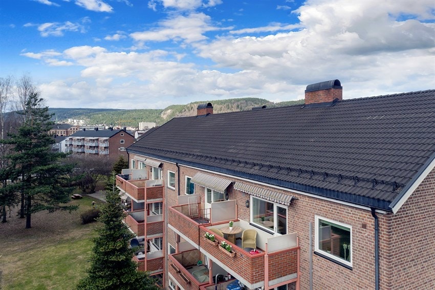 Leiligheten har en balkong på ca. 7 kvm, som har plass til sittegruppe og egnet grill. Galleribilde