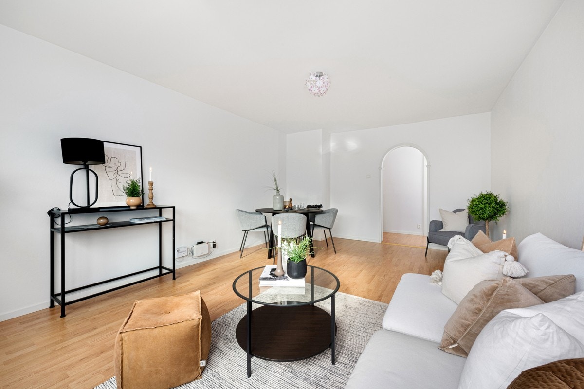 Stuen har flere gode møbleringsmuligheter. Galleribilde