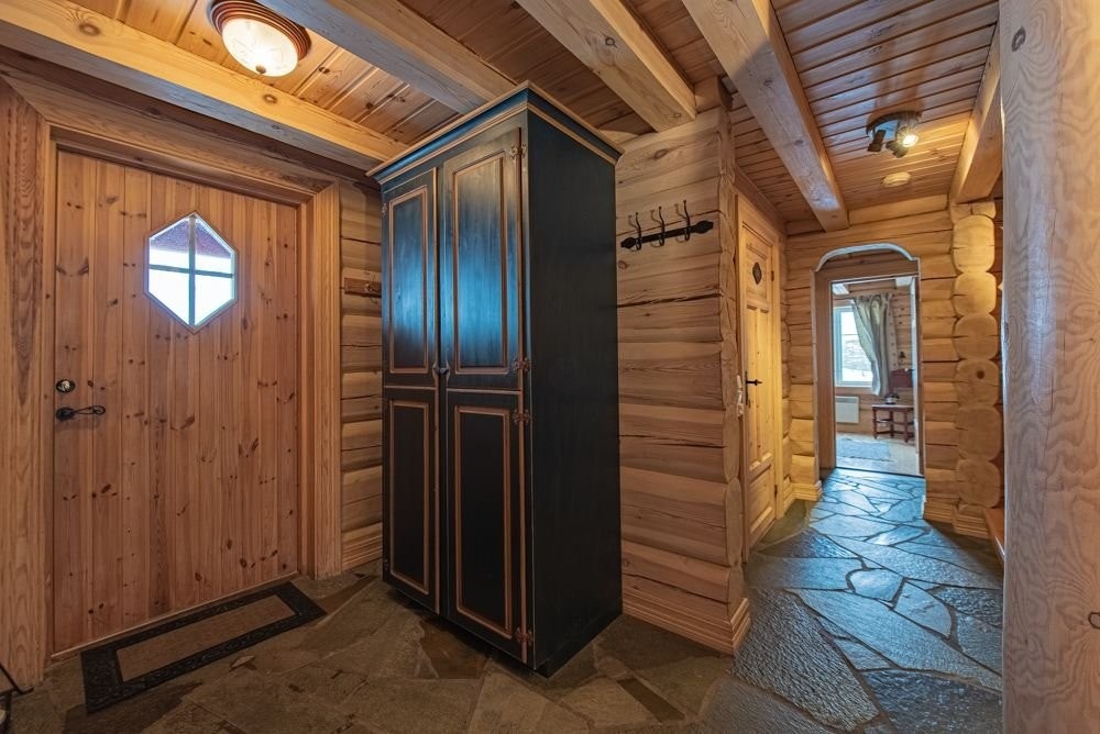 Gang med varmekabler og skiferstein. Galleribilde